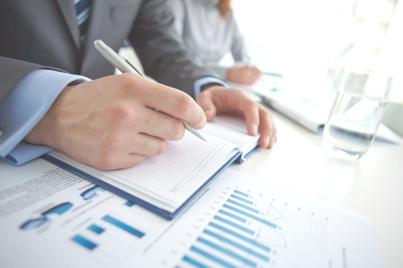 Professionelle Arbeitsumgebung für Finanzanalyse